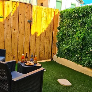 Appartement T2 Miroir Jardin Et Parking Prive, Marseille